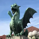 Sunny With Cute Dragon In The Center+parking *