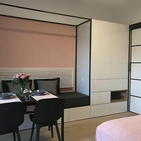 Sunny With Cute Dragon In The Center+parking *