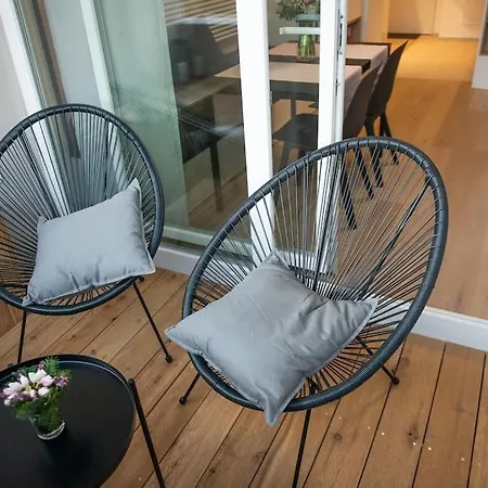 Sunny With Cute Dragon In The Center+parking