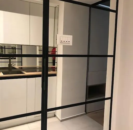 Sunny With Cute Dragon In The Center+parking Λιουμπλιάνα