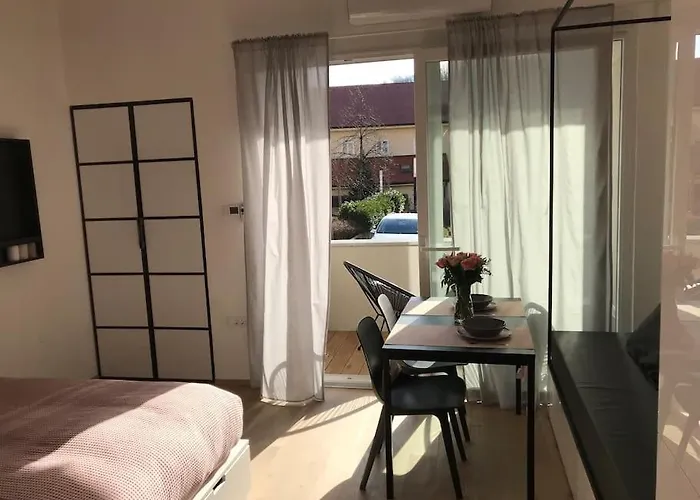 Sunny With Cute Dragon In The Center+parking * Λιουμπλιάνα