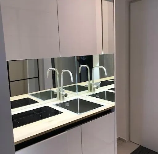 Sunny With Cute Dragon In The Center+parking Λιουμπλιάνα