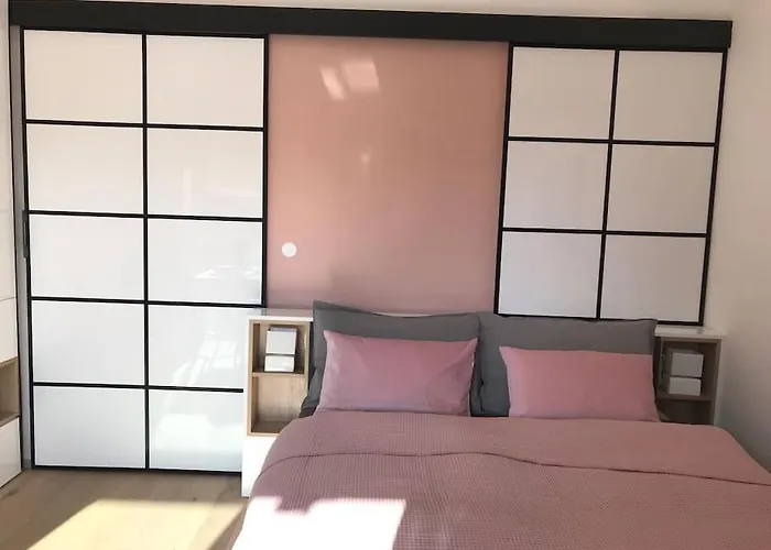 Sunny With Cute Dragon In The Center+parking * Λιουμπλιάνα